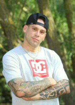 El rapero 'Invert' presenta su última canción en Vitoria-Gasteiz con un concierto abierto a la participación del público