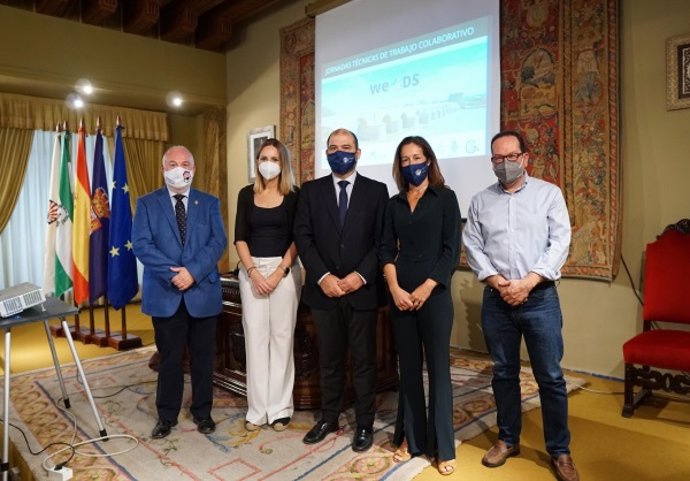 Autoridades en la presentación del proyecto WeODS.