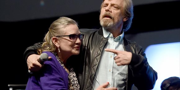 7. Mark Hamill celebra el cumpleaños de Carrie Fisher con una divertida y tierna imagen del rodaje de Star Wars