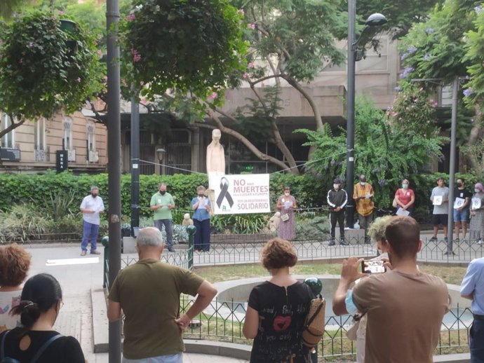 Archivo - Una de las concentraciones por la muerte de personas migrantes en el Mediterráneo