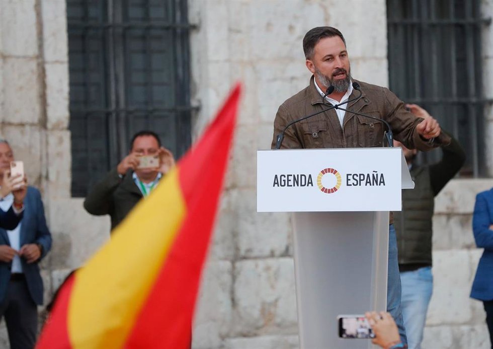 El presidente de Vox, Santiago Abascal, durante la presentación de la Agenda España, en las inmediaciones de la Iglesia de San Benito de Valladolid.