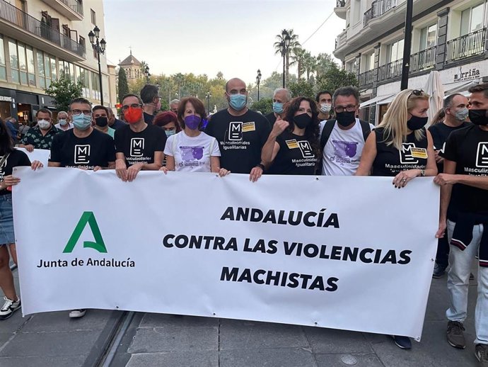 La consejera andaluza de Igualdad, Políticas Sociales y Conciliación, Rocío Ruiz, en la cabecera de la manifestación