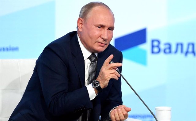 HANDOUT - 21 October 2021, Russia, Sochi: Russian President Vladimir Putin attends the annual meeting of the Valdai Discussion Club. Photo: -/Kremlin/dpa - ATTENTION: editorial use only and only if the credit mentioned above is referenced in full