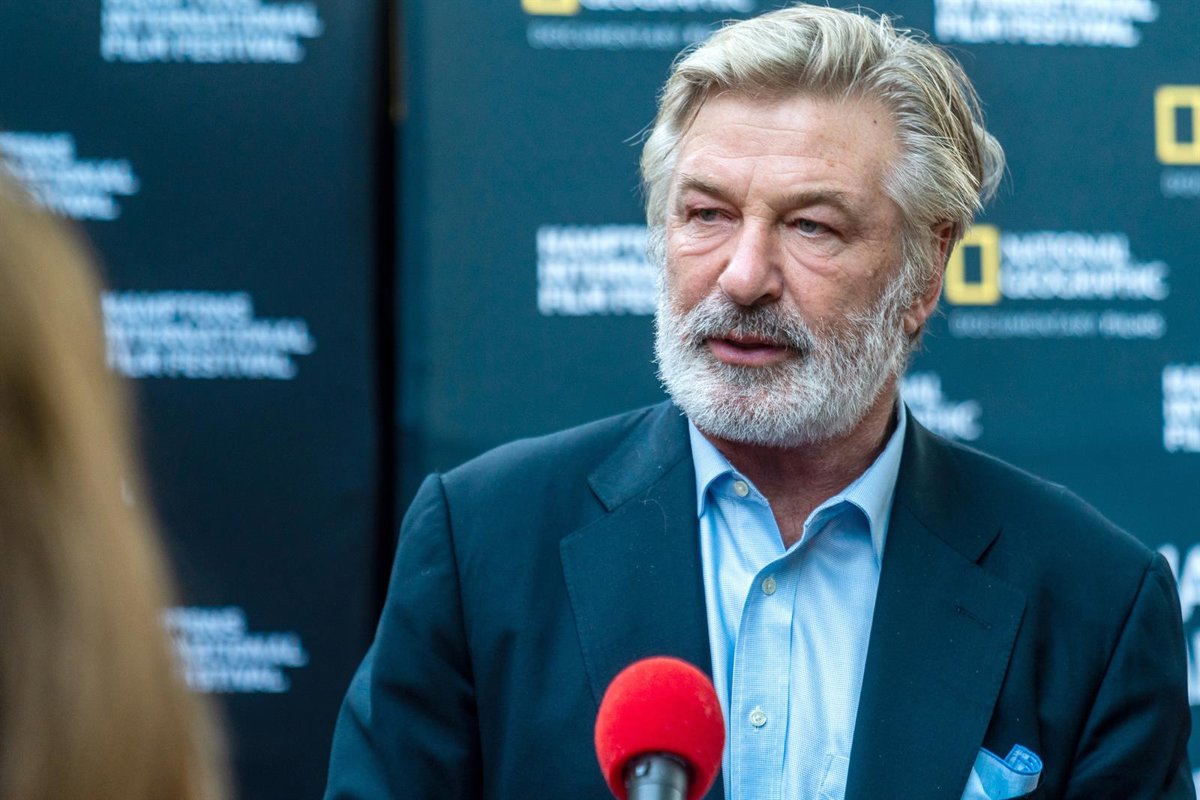 Muere Una Mujer En Un Rodaje En Eeuu Al Recibir Un Disparo Del Actor Alec Baldwin Con Una Pistola De Utileria