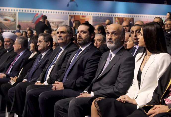 Archivo - El presidente ejecutivo de Fuerzas Libanesas, Samir Geagea, el segundo por la derecha,, así como otros funcionarios, asisten a una concentración para conmemorar el 14 aniversario del asesinato del ex primer ministro Rafic Hariri.