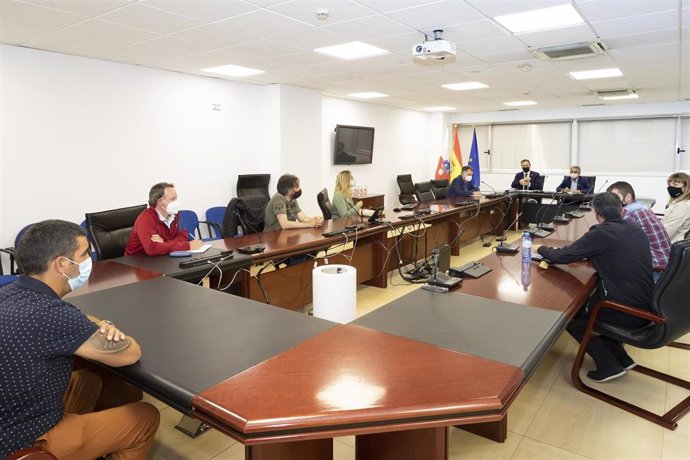 El presidente de Cantabria, Miguel Ángel Revilla, y el consejero Guillermo Blanco en la reunión