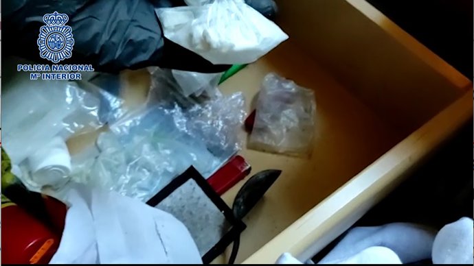 Desmantelado un punto que vendía drogas a través de la ventana de una habitación en Móstoles