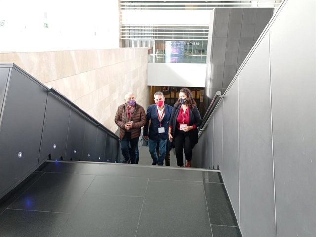 Álvarez (UGT) confirma que España obviamente está en fase de recuperación, pero "tienes que crecer bajo condiciones" El secretario general de la UGT, Pepe Álvarez, junto a la presidenta de la Diputación, Concha Andreu, y el secretario general de la Unión de La Rioja, Jesús Izquierdo