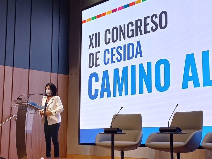 La ministra de Sanidad, Carolina Darias, durante su intervención en la inauguración del XII Congreso estatal de la Coordinadora estatal de VIH y sida (CESIDA), que este año se celebra con el lema 'Camino al 2030'. A 22 de octubre de 2021, en Madrid.