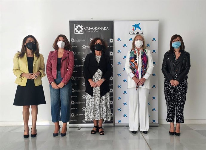 Firma del convenio de colaboración entre la Universidad de Granada CajaGranada Fundación y Caixabank para fomentar el emprendimiento