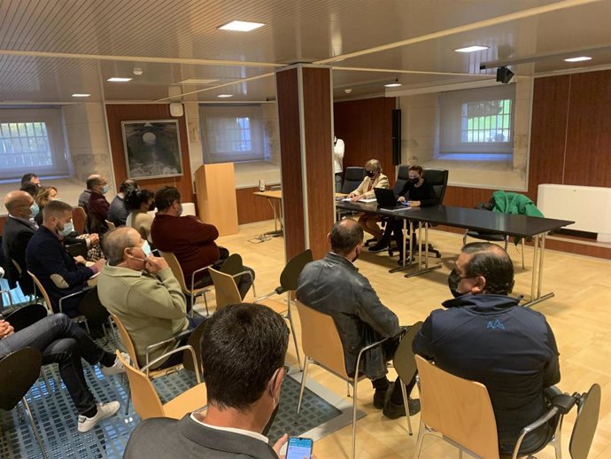 Reunión de la presidenta de la CHD con la plataforma '+Chopos Sí'.