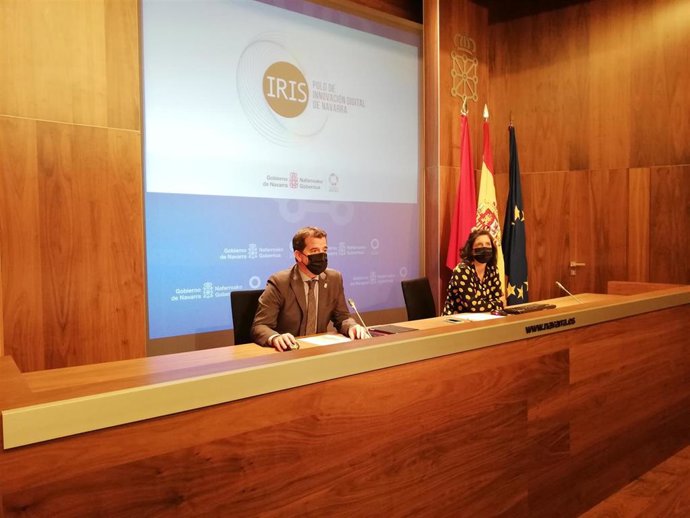 El consejero de Desarrollo Económico y Empresarial, Mikel Irujo, y la directora general de Industria, Energía y Proyectos Estratégicos de la S3, Uxue Itoiz, en la rueda de prensa donde se ha presentado la campaña