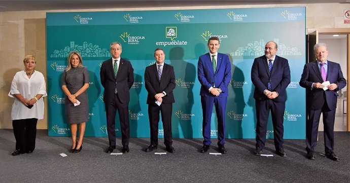 Foto de familia con motivo de la celebración del evento 'Empuéblate'