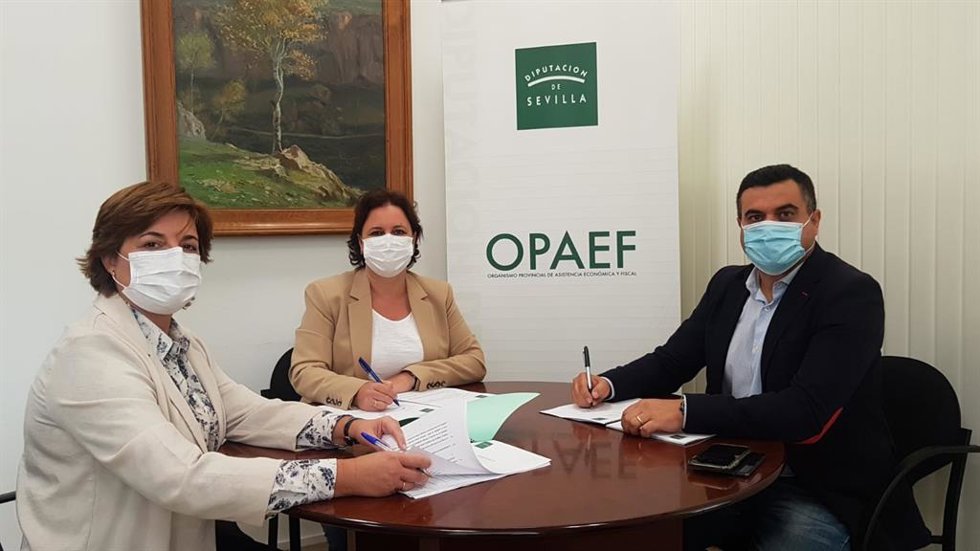 Firma del convenio entre Benacazón y Opaef