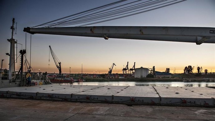 Archivo - Vista del Puerto de Sevilla.