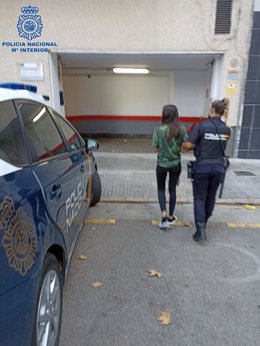 La detenida por amenazar a su compañera de piso con un cuchillo.