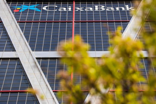 Archivo - Edificio corporativo de CaixaBank
