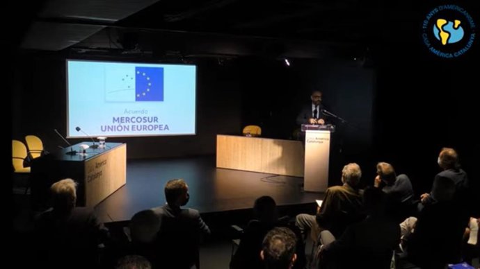 El eurodiputado Jordi Cañas durante su intervención.