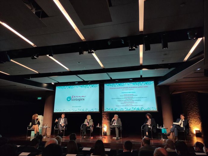 Imagen de la mesa redonda 'El rol de la medicina privada en el sistema sanitario catalán' del V Frum Quirúrgica que organiza Quirúrgica Cirujanos