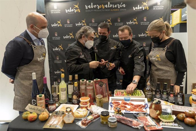 Cocineros de Almería en la feria Salón Gourmet.