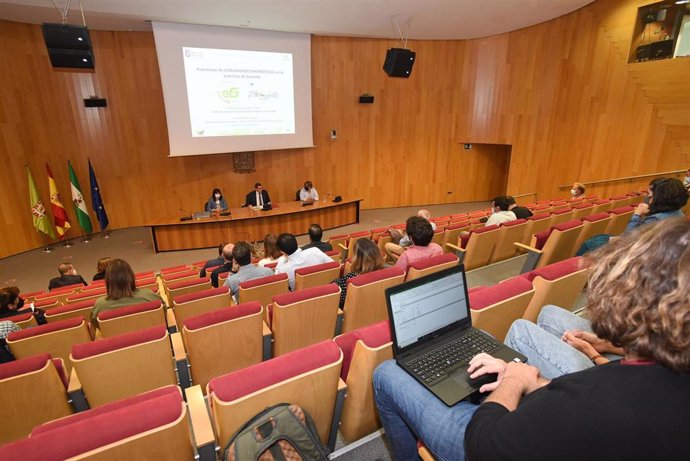 Jornada informativa sobre proyectos pilotos para comunidades energéticas rurales en municipios de Granada.