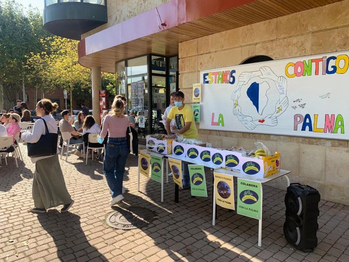 Reparto de plátanos en apoyo a La Palma.