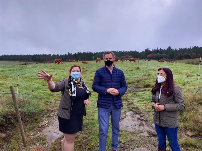 Visita del delegado del Gobierno, José Miñones a Traloagro, en Friol (Lugo)