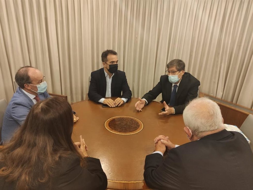 Aliaga se reúne con varias entidades del Alto Aragón para tratar de "impulsar su desarrollo económico y social".