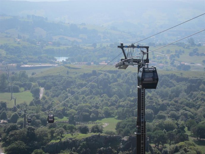 Archivo - Telcabina de Cabárceno. Turismo. Turistas. Viajeros. 