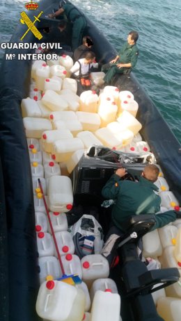 Combustible intervenido en la desembocadura del río Guadalquivir.