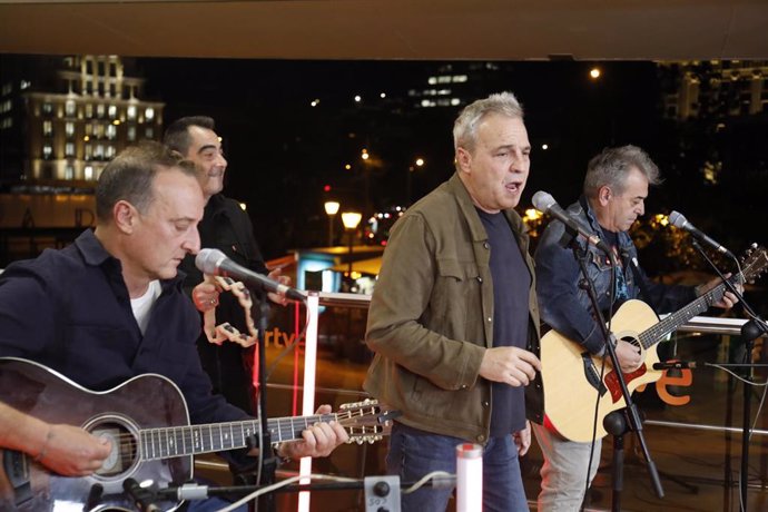 El grupo musical Hombres G en la inauguración del plató móvil La Gran Consulta de RTVE, en la plaza de Colón de Madrid, a 18 de octubre de 2021