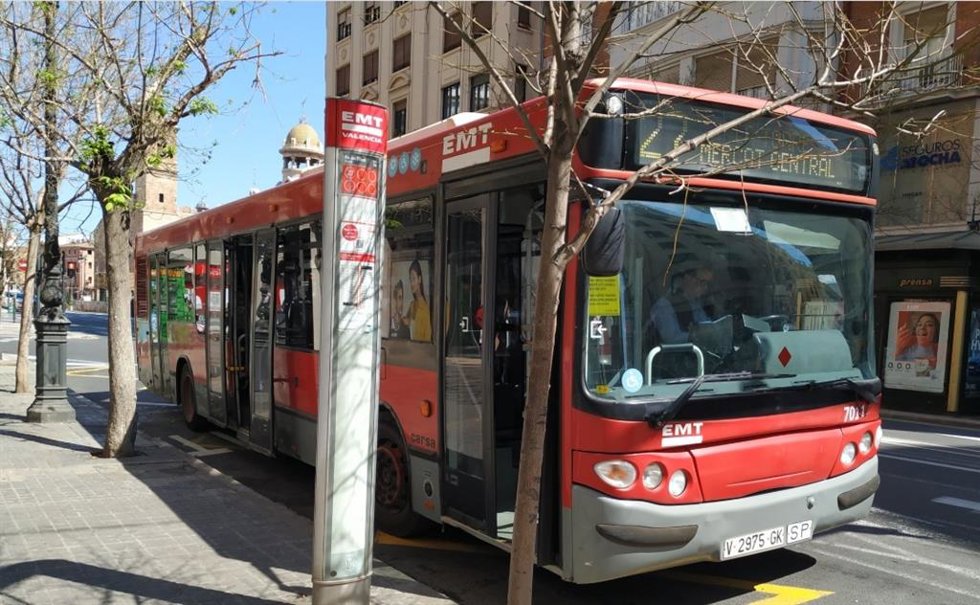 Archivo - Autobús de EMT Valncia