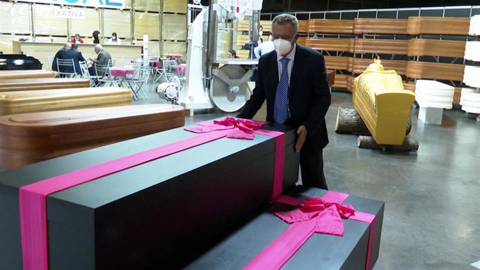 Urnas sostenibles y réplicas del ataúd de 'El juego del calamar' protagonizan Funermostra 2021 en Valencia