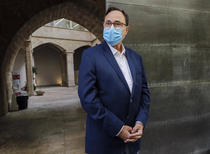 Archivo - El conseller de Hacienda y Modelo Económico de la Generalitat Valenciana, Vicent Soler