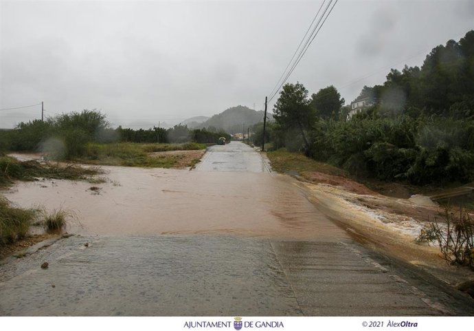 Camino inundado en Gandia