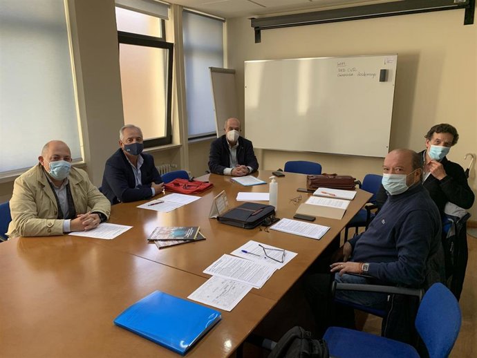 Reunión entre representantes de la Plataforma por el Soterramiento de Valladolid y la Asociación Vallisoletana de Empresarios de la Construcción (Aveco).