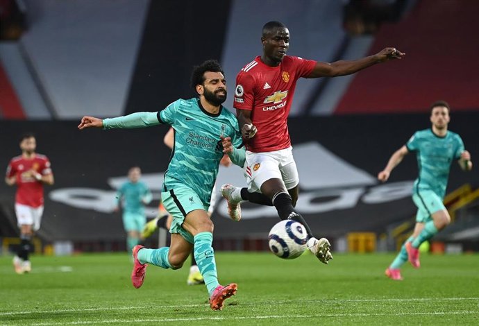 Archivo - Salah (Liverpool) y Bailly (Manchester United)
