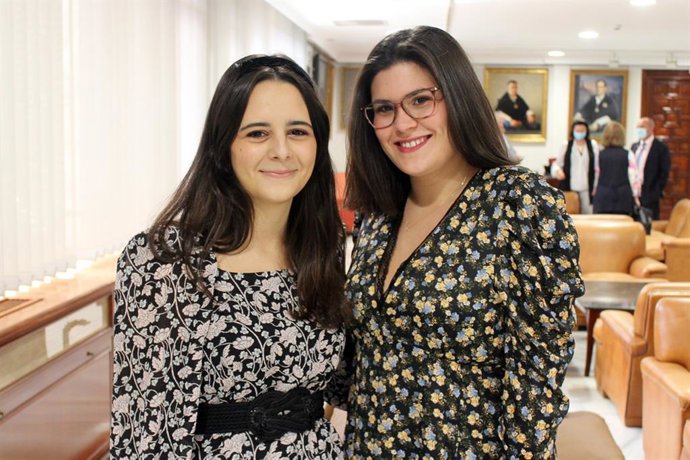 Las alumnas Laura Muñoz Alfaro y Marina Muñoz Peñuela