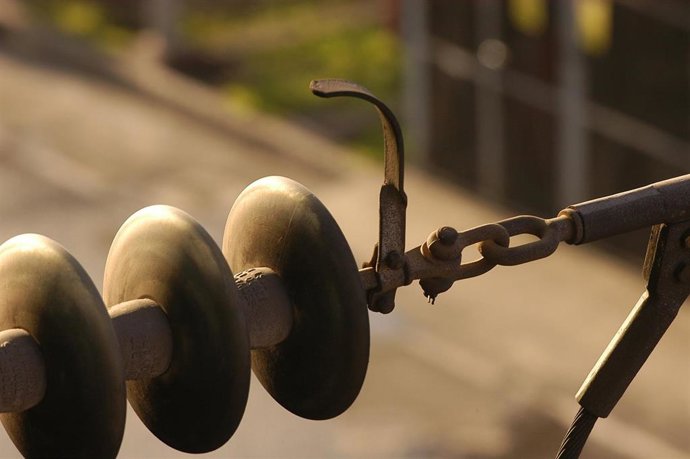 Archivo - Recursos Electricidad. Tendido Eléctrico