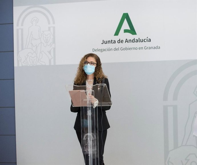 Archivo - La delegada de Educación y Deporte de la Junta en Granada, Ana Berrocal, en una imagen de archivo.