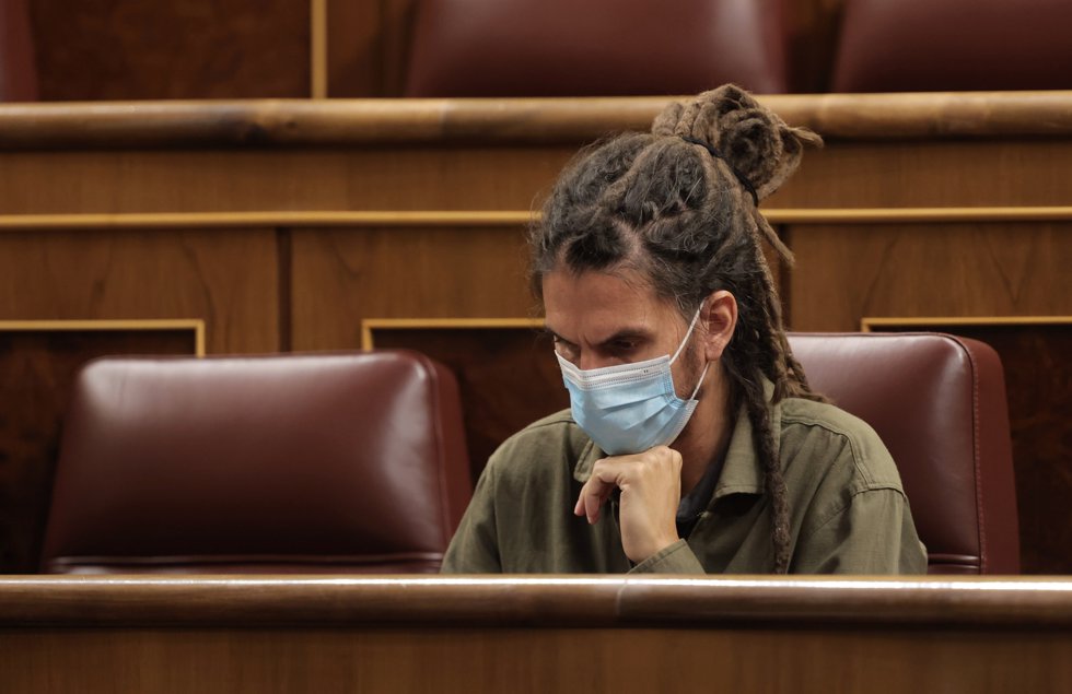 El ex secretario de Organización y diputado de Unidas Podemos Alberto Rodríguez en una sesión plenaria en el Congreso de los Diputados, a 14 de octubre