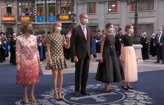La Familia Real a su llegada al Teatro Campoamor para la gala de entrega de los Premios Princesa de Asturias 2021