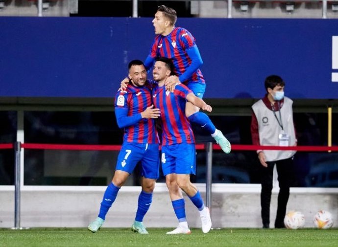 El Eibar, líder provisional de Segunda División tras derrotar al Cartagena