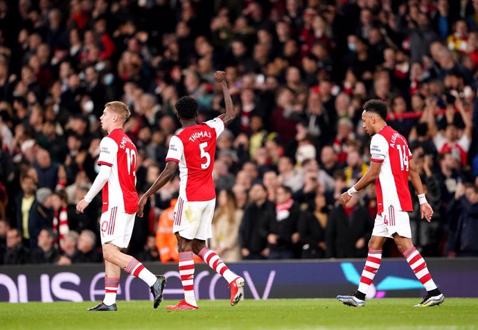 22 October 2021, United Kingdom, London: Arsenal's Thomas Partey (2nd L) celebrates scoring his side's first goal during the English Premier League soccer match between Arsenal and Aston Villa at the Emirates Stadium. Photo: Zac Goodwin/PA Wire/dpa