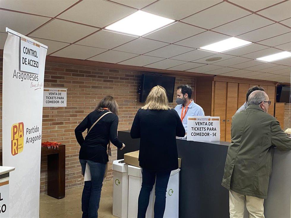 El PAR inicia su XV Congreso en la Feria de Muestras de Zaragoza con la "masiva afluencia" de sus 489 compromisarios.