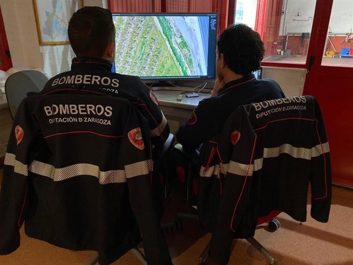 Los bomberos de la DPZ se forman para localizar a personas desaparecidas a través de imágenes capturadas por drones.