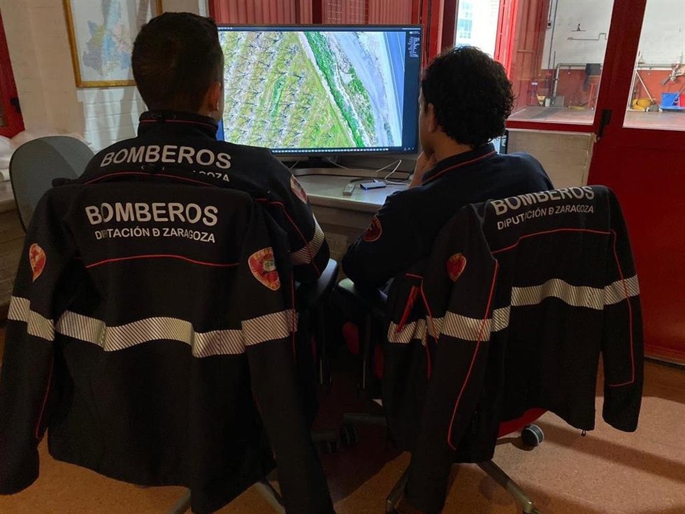 Los bomberos de la DPZ se forman para localizar a personas desaparecidas a través de imágenes capturadas por drones.