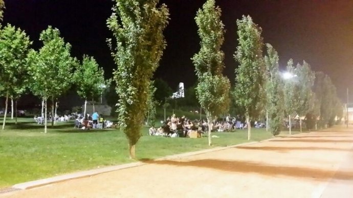 Archivo - Peroles nocturnos de fin de semana junto a El Arenal, en una imagen de archivo.