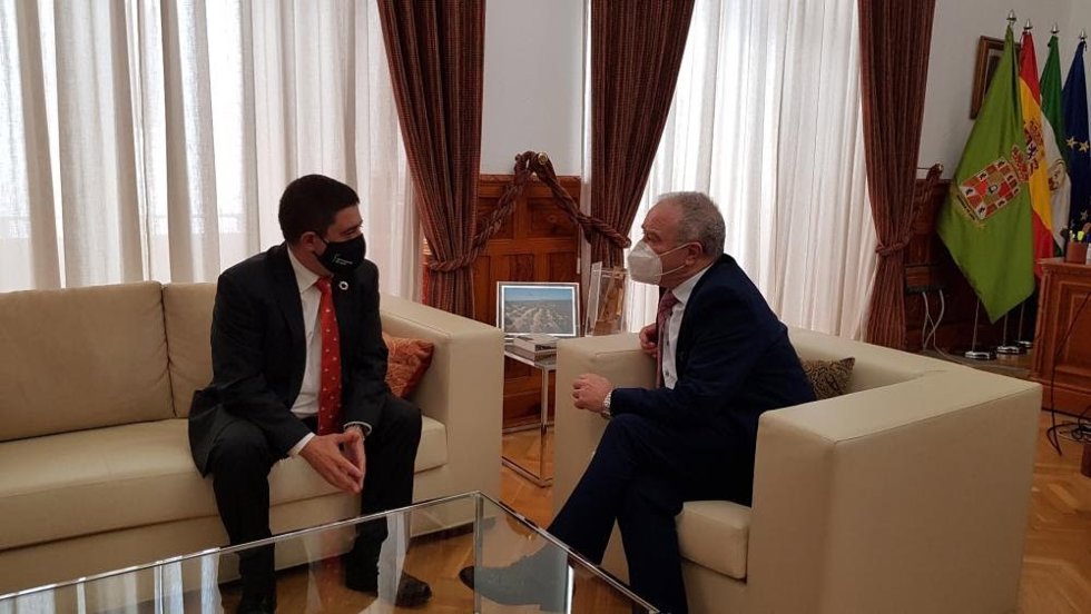 De izquierda a derecha, los presidentes de las Diputaciones de Jaén y Huesca, Paco Reyes y Miguel Gracia.