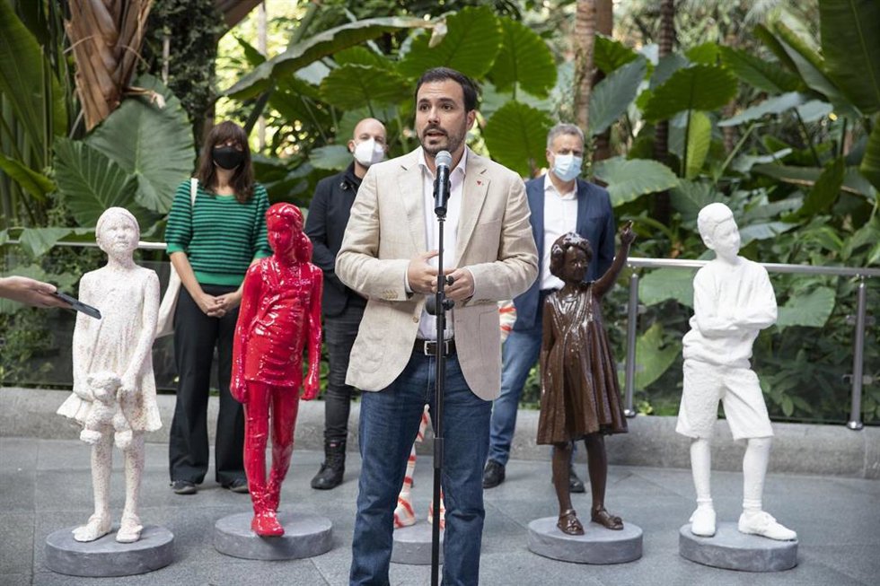 El ministro de Consumo, Alberto Garzón, presenta 'Hijos del azúcar' para concienciar a los padres sobre los efectos de la obesidad en menores